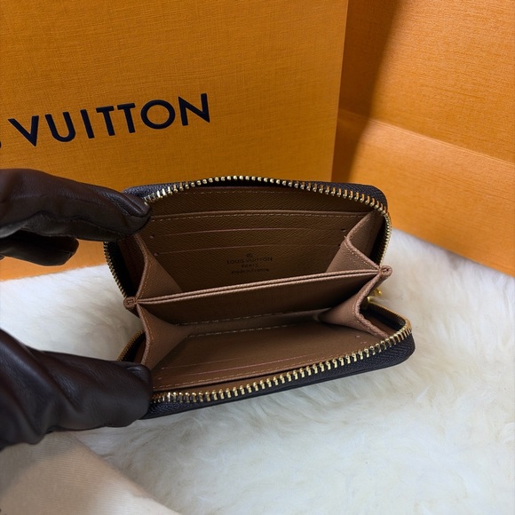 Wallet - Picture 3 of 4